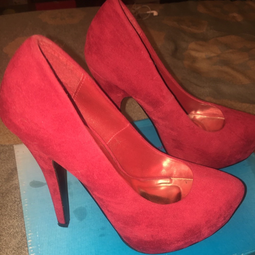 Red heels size 6